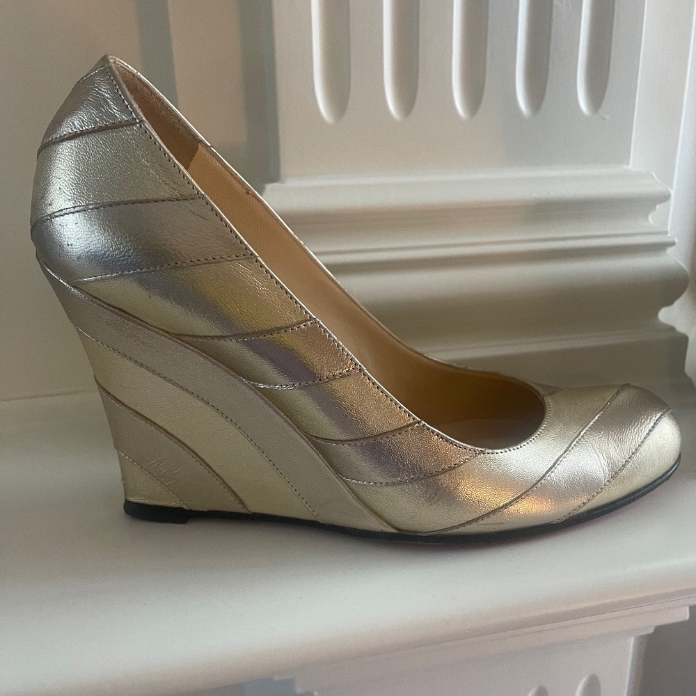 Gold metallic Christian Louboutin wedges